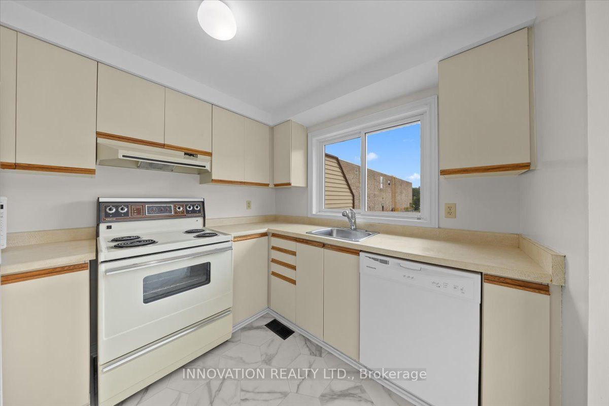 76 Esterlawn Private 2 Property Photo 13