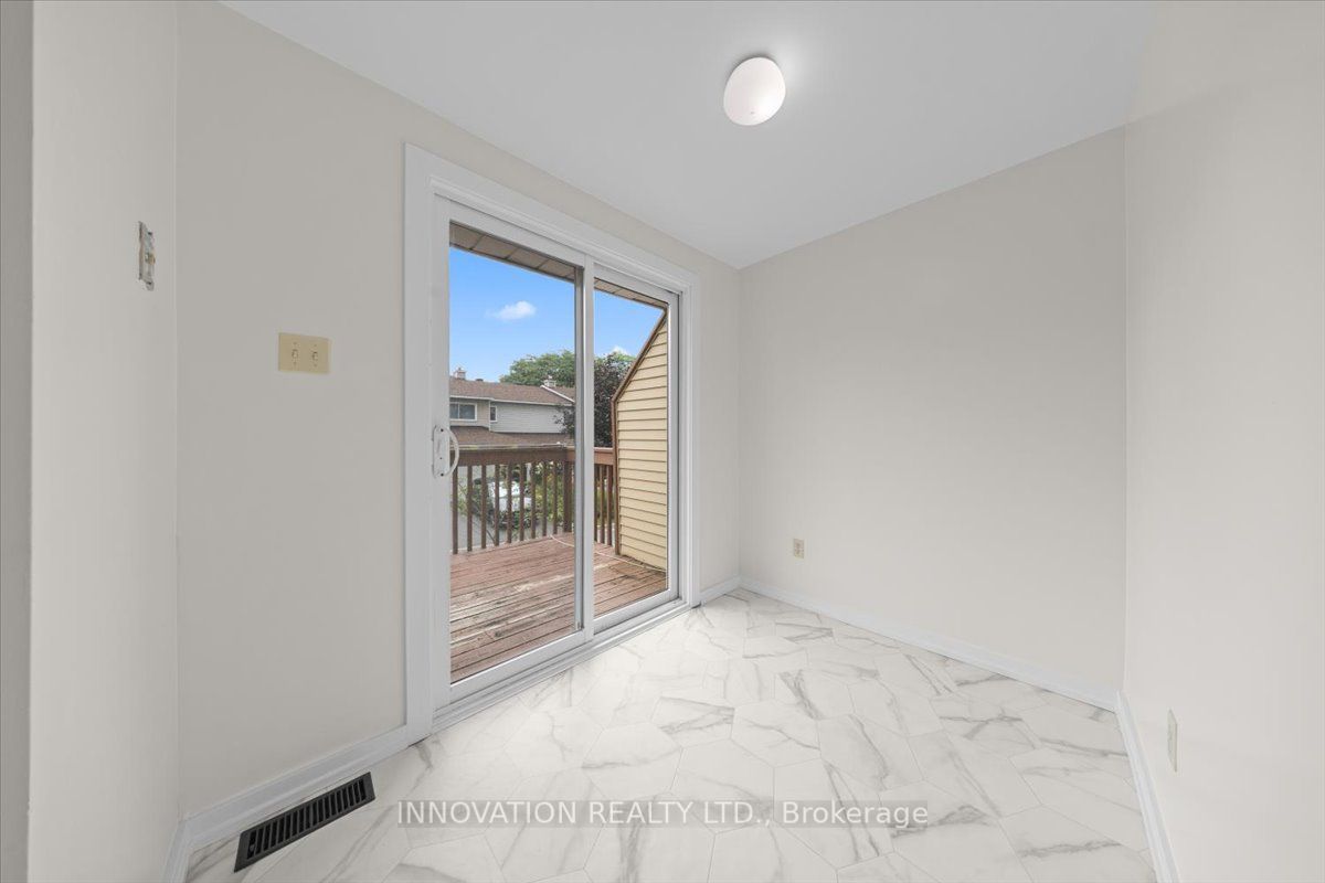 76 Esterlawn Private 2 Property Photo 15