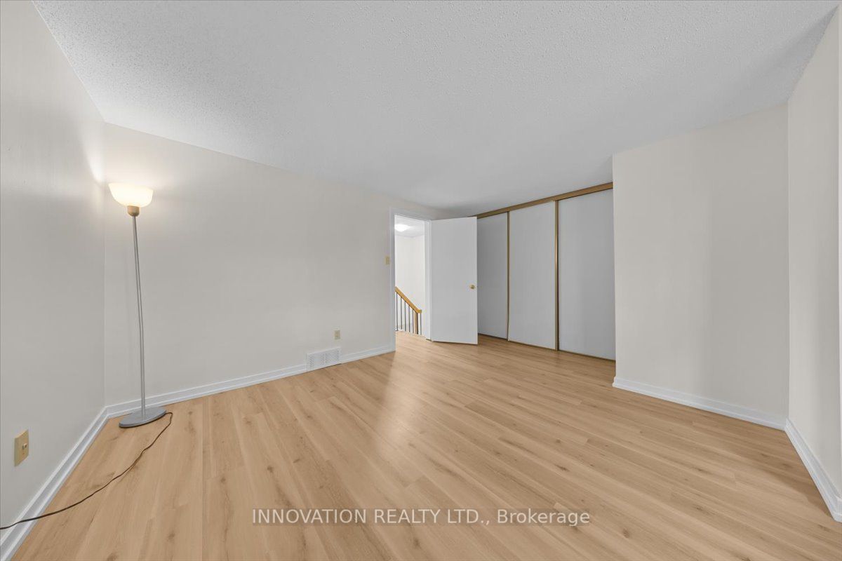 76 Esterlawn Private 2 Property Photo 22