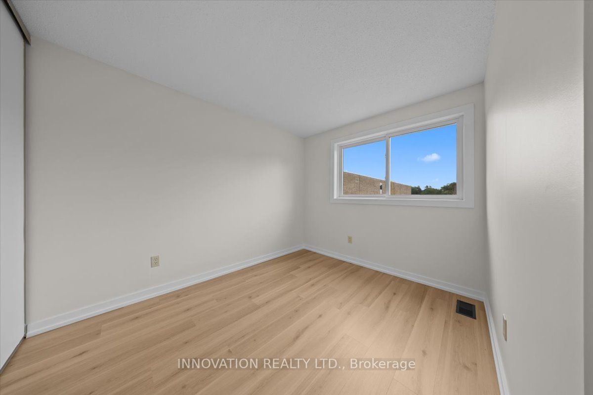 76 Esterlawn Private 2 Property Photo 25