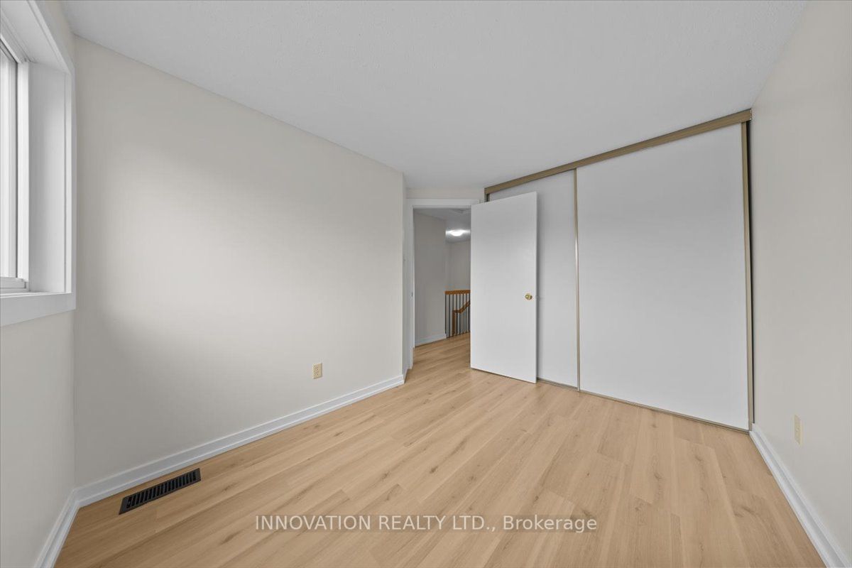 76 Esterlawn Private 2 Property Photo 26