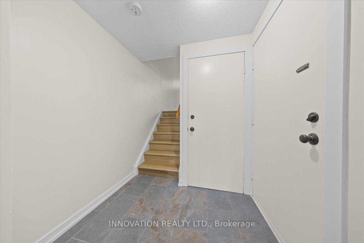76 Esterlawn Private 2 Property Photo 28