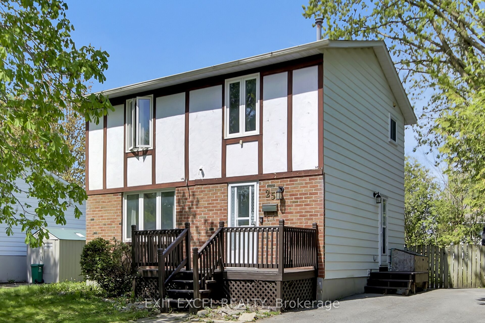 25 Uxbridge Crescent Property Photo 1