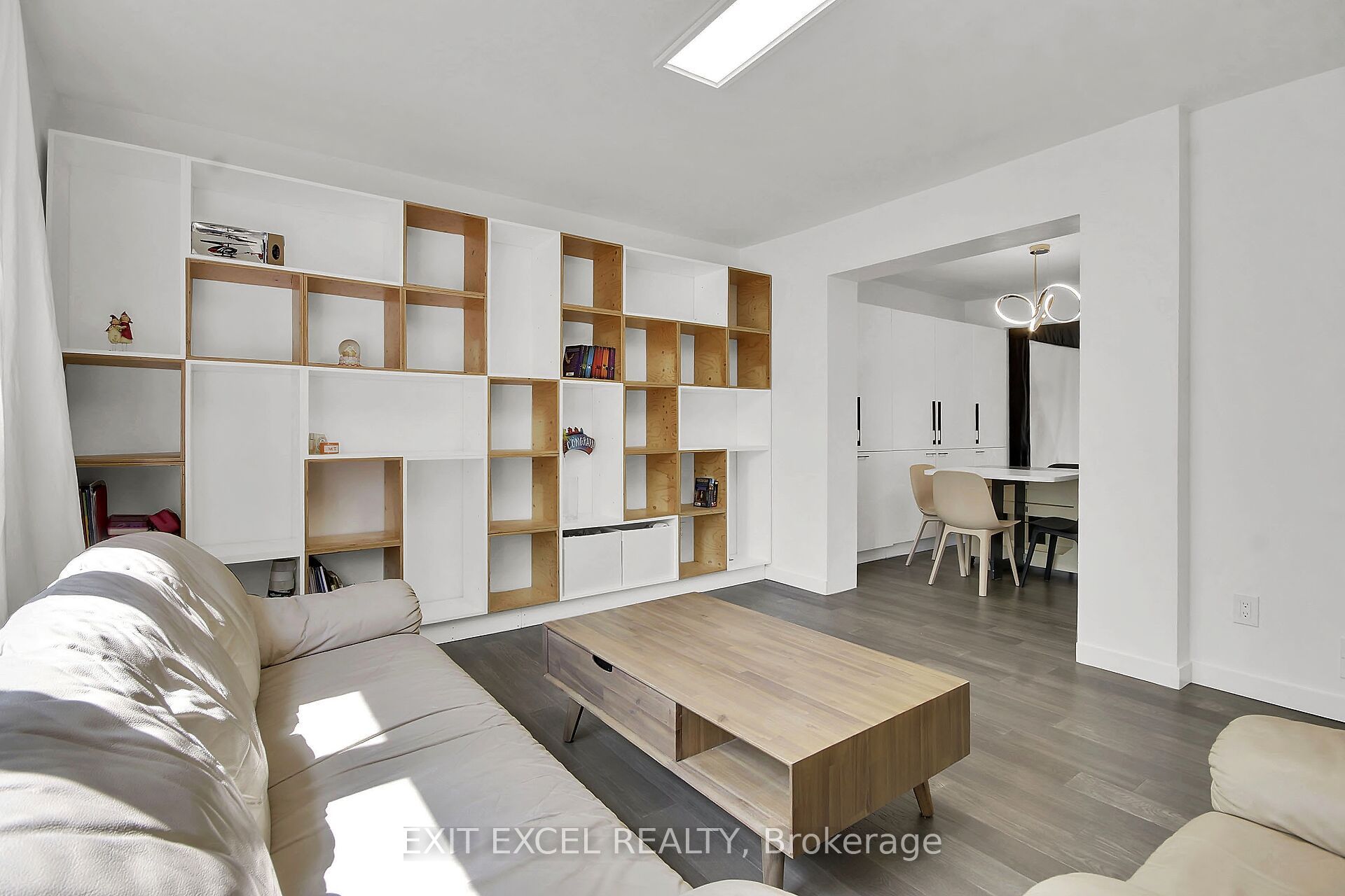 25 Uxbridge Crescent Property Photo 4