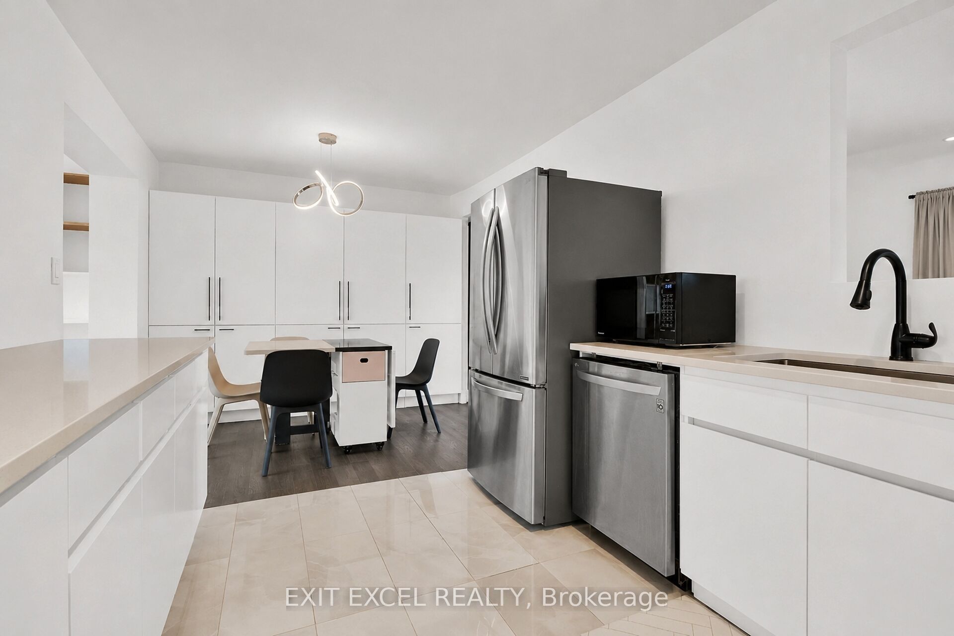 25 Uxbridge Crescent Property Photo 7