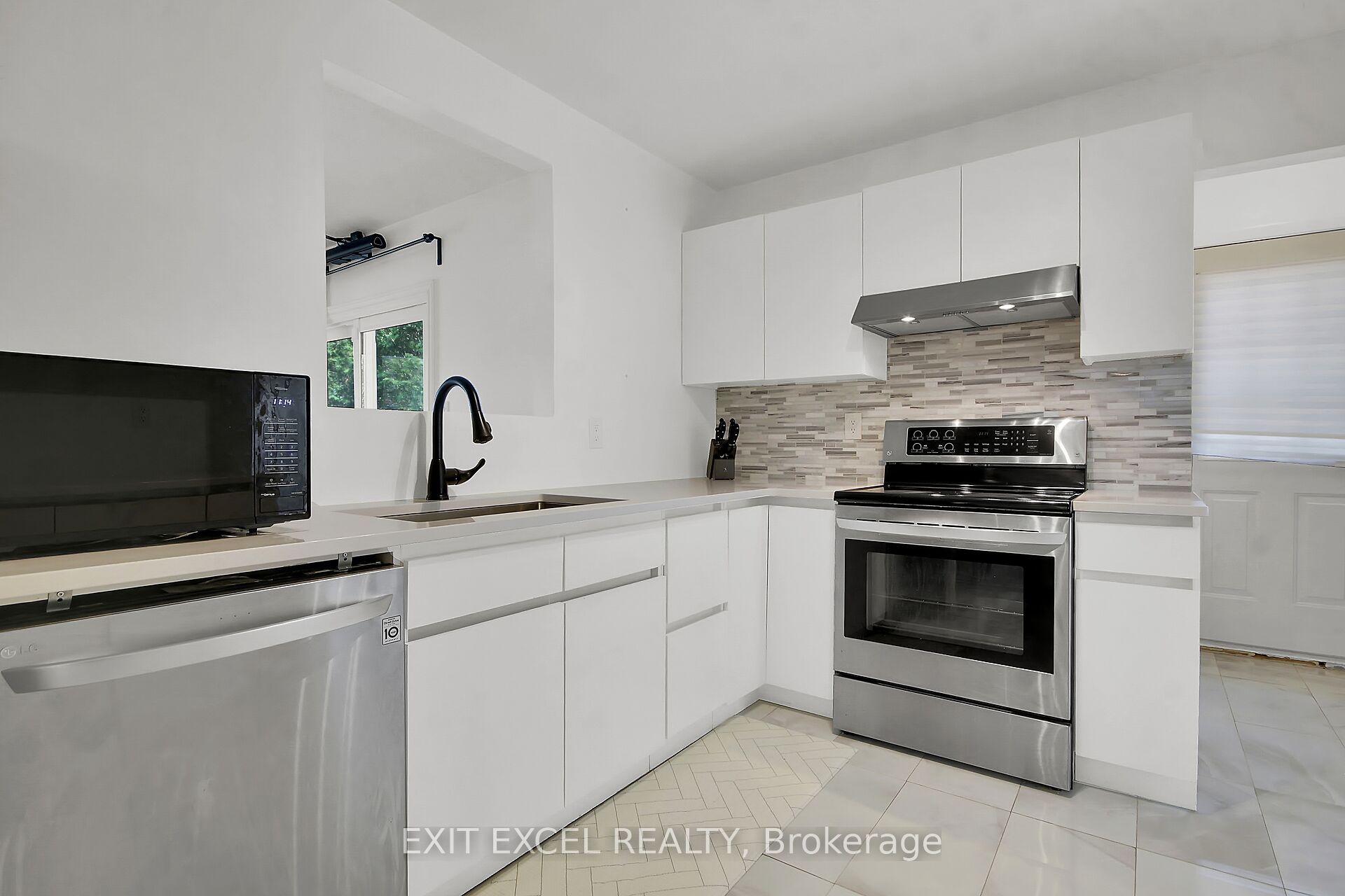 25 Uxbridge Crescent Property Photo 8