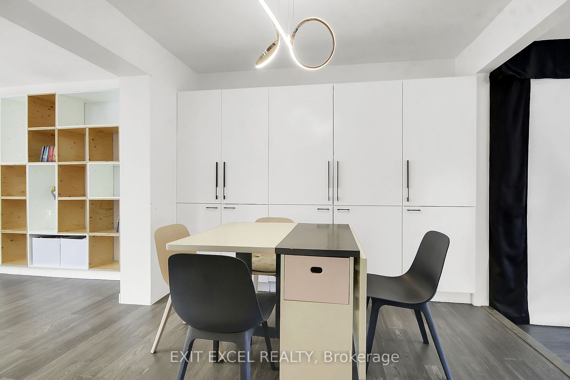 25 Uxbridge Crescent Property Photo 9