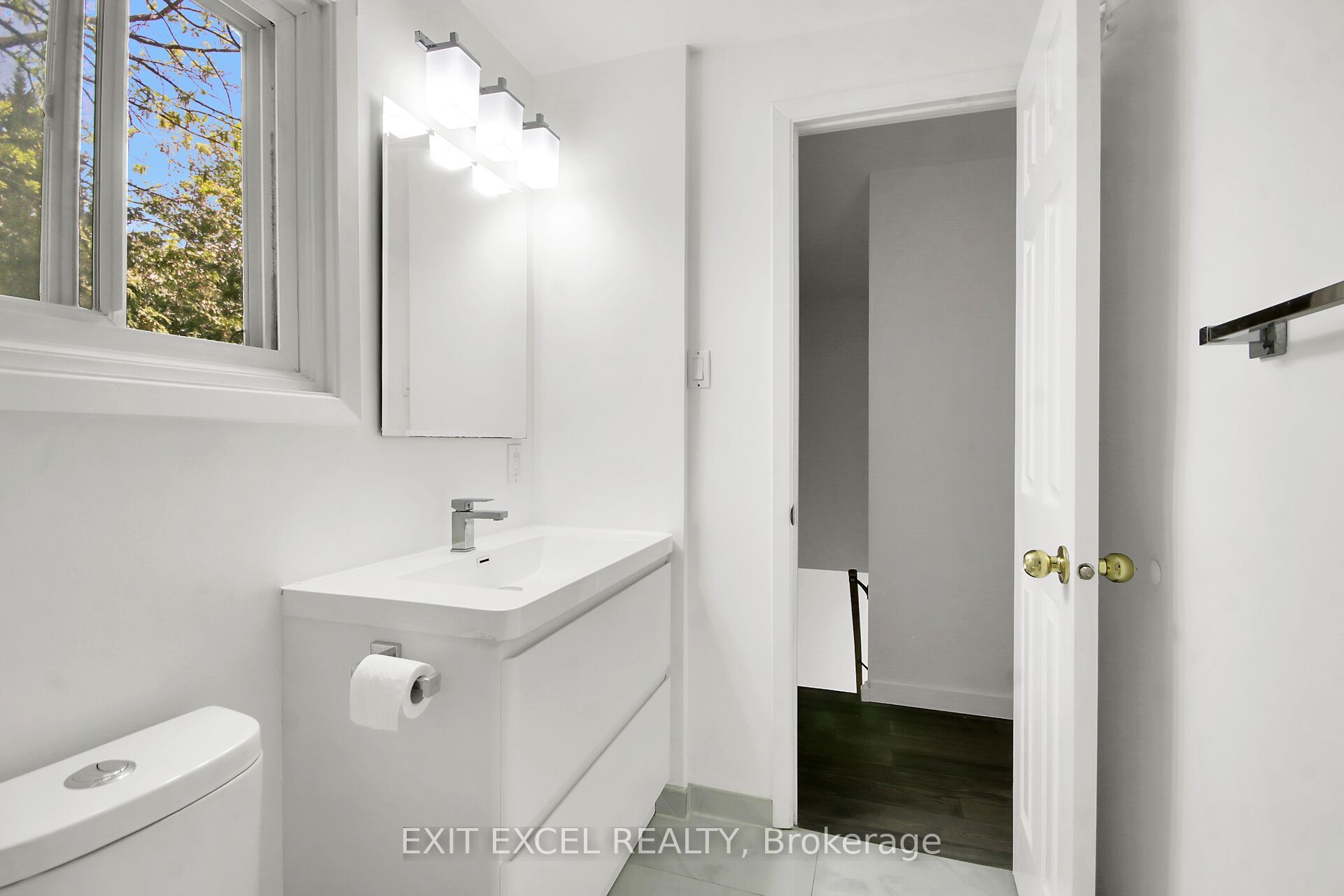 25 Uxbridge Crescent Property Photo 13