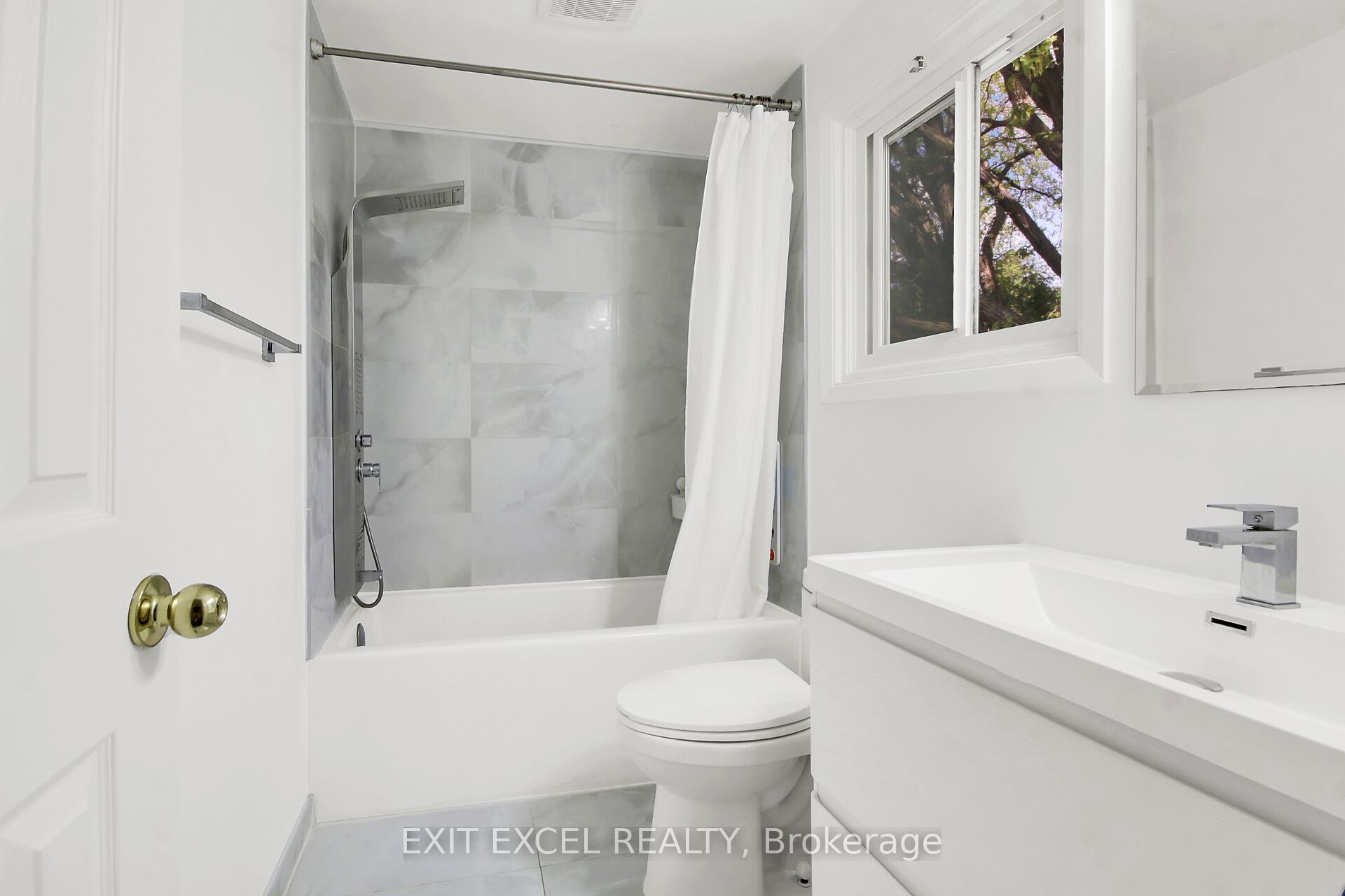 25 Uxbridge Crescent Property Photo 25