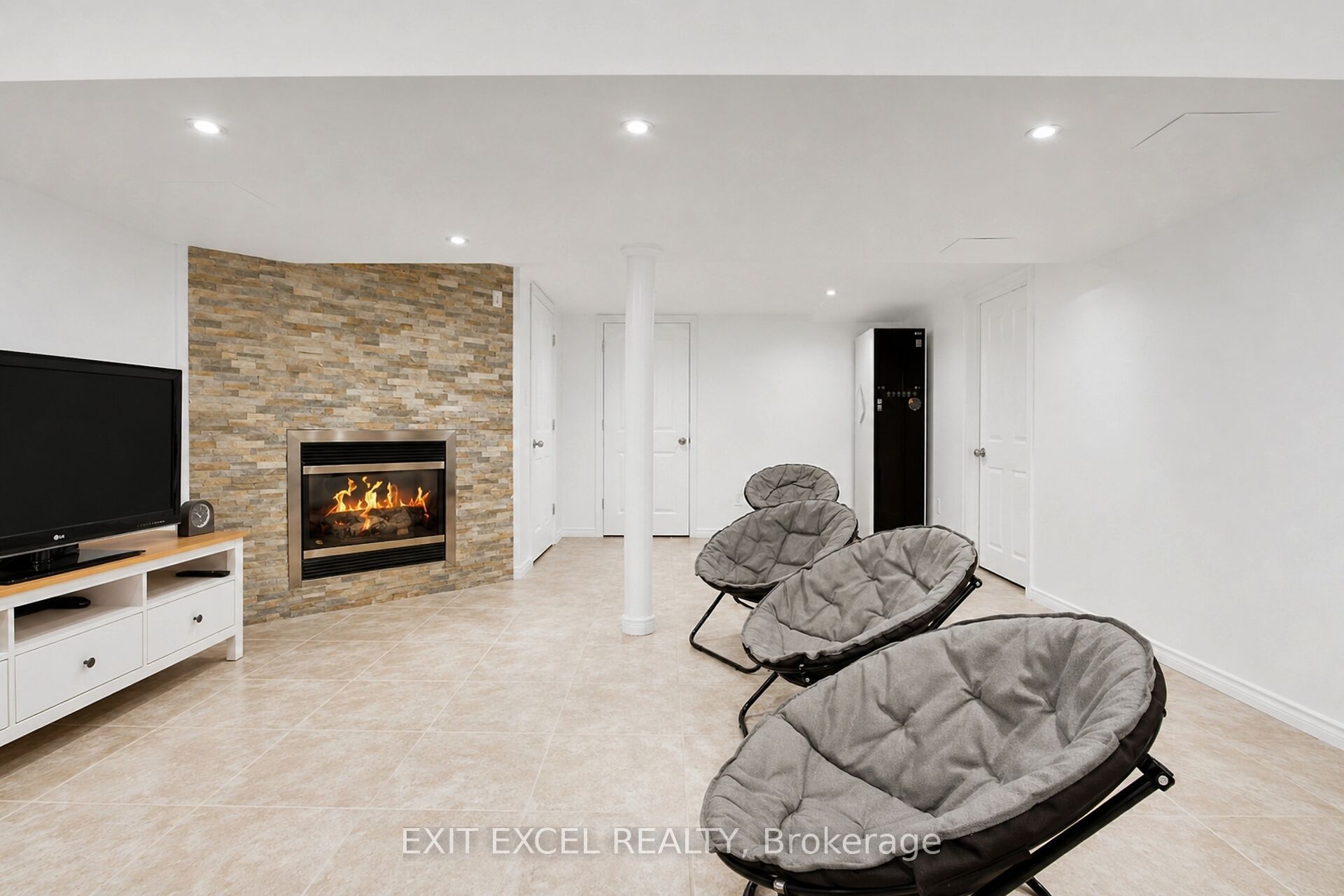25 Uxbridge Crescent Property Photo 26