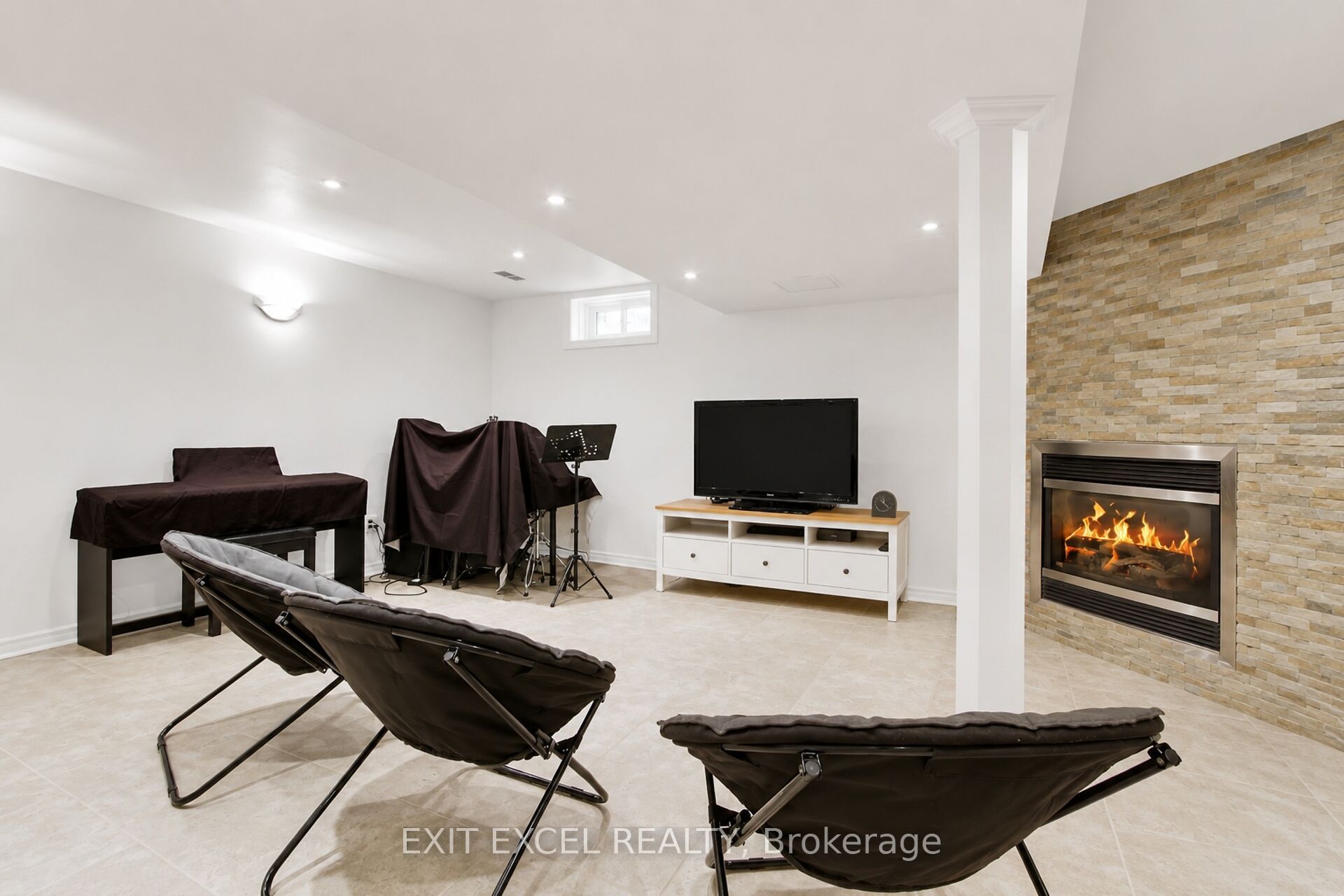 25 Uxbridge Crescent Property Photo 27