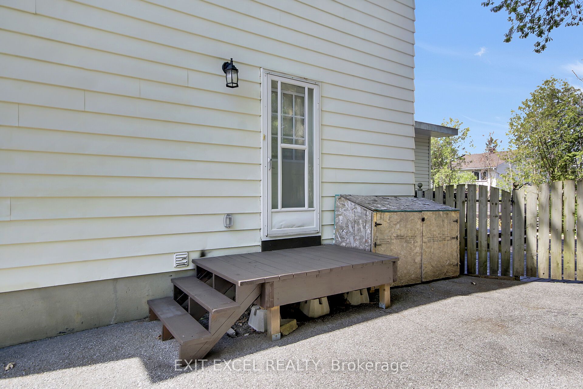 25 Uxbridge Crescent Property Photo 31