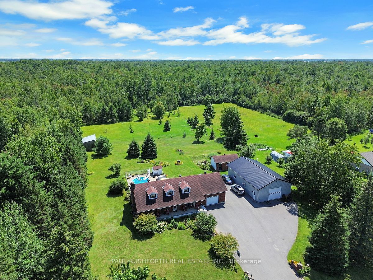 2362 Russland Road Property Photo 1