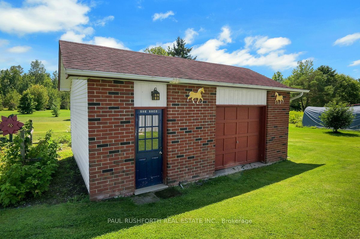 2362 Russland Road Property Photo 45