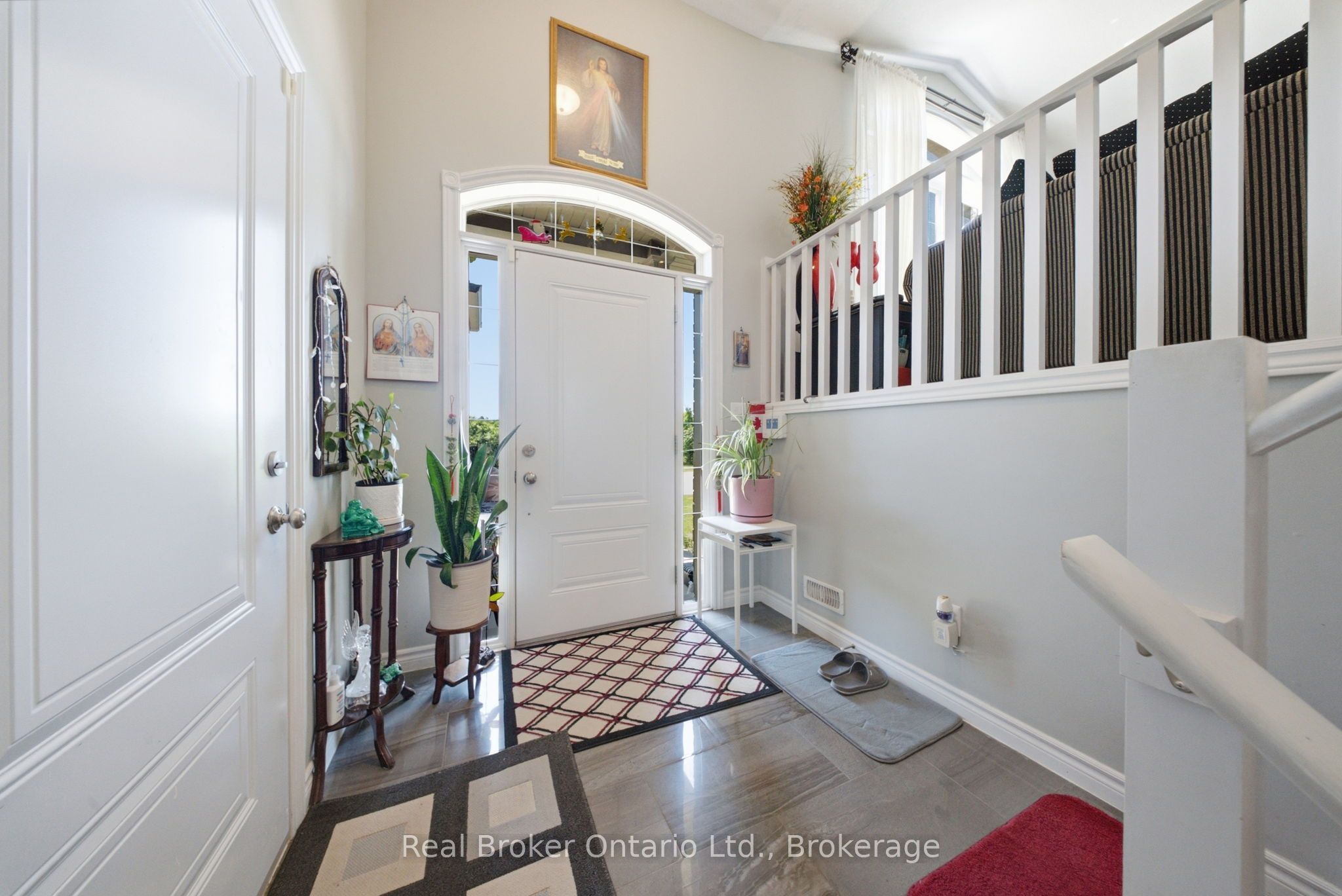 360 Dover Avenue Property Photo 6