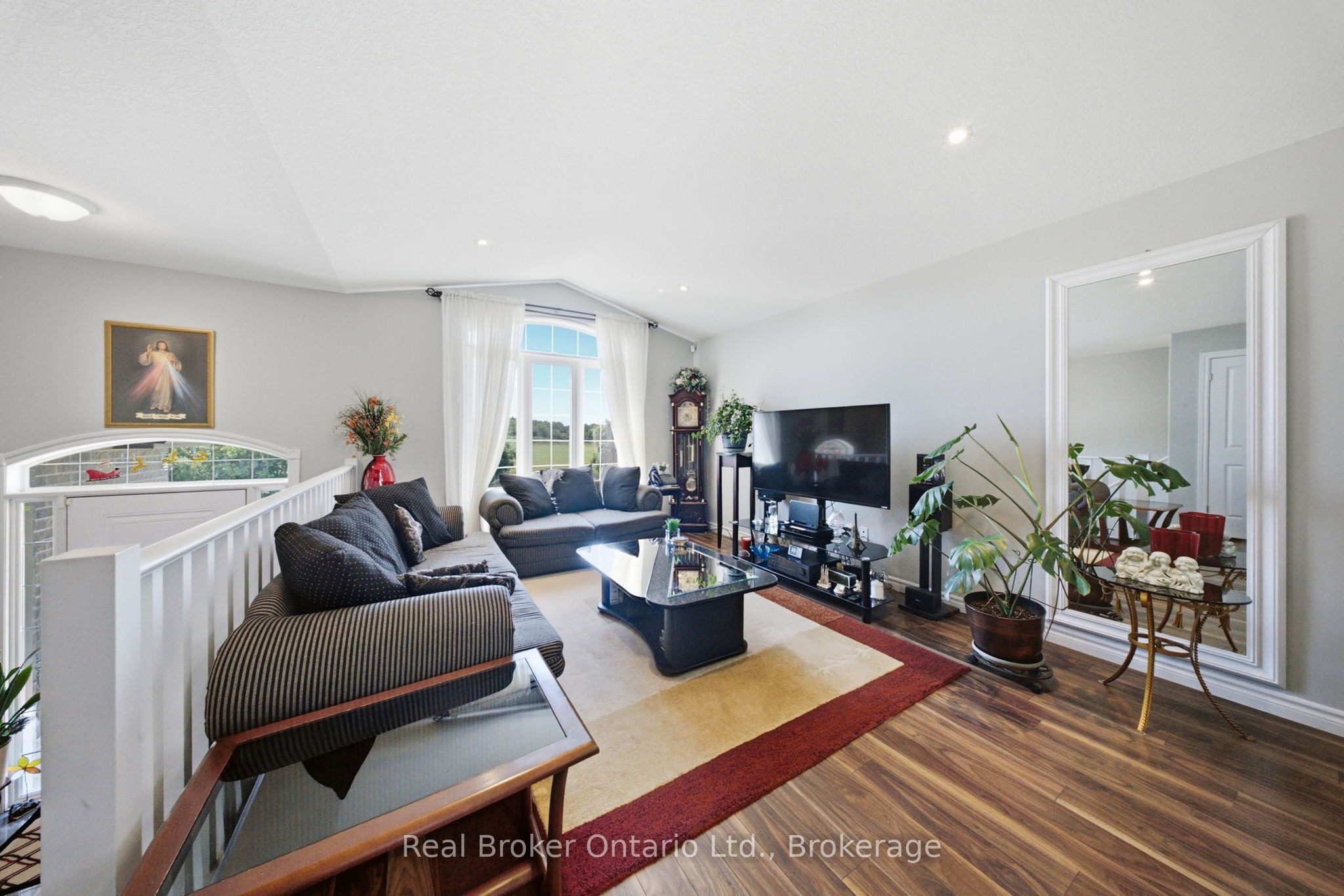 360 Dover Avenue Property Photo 8