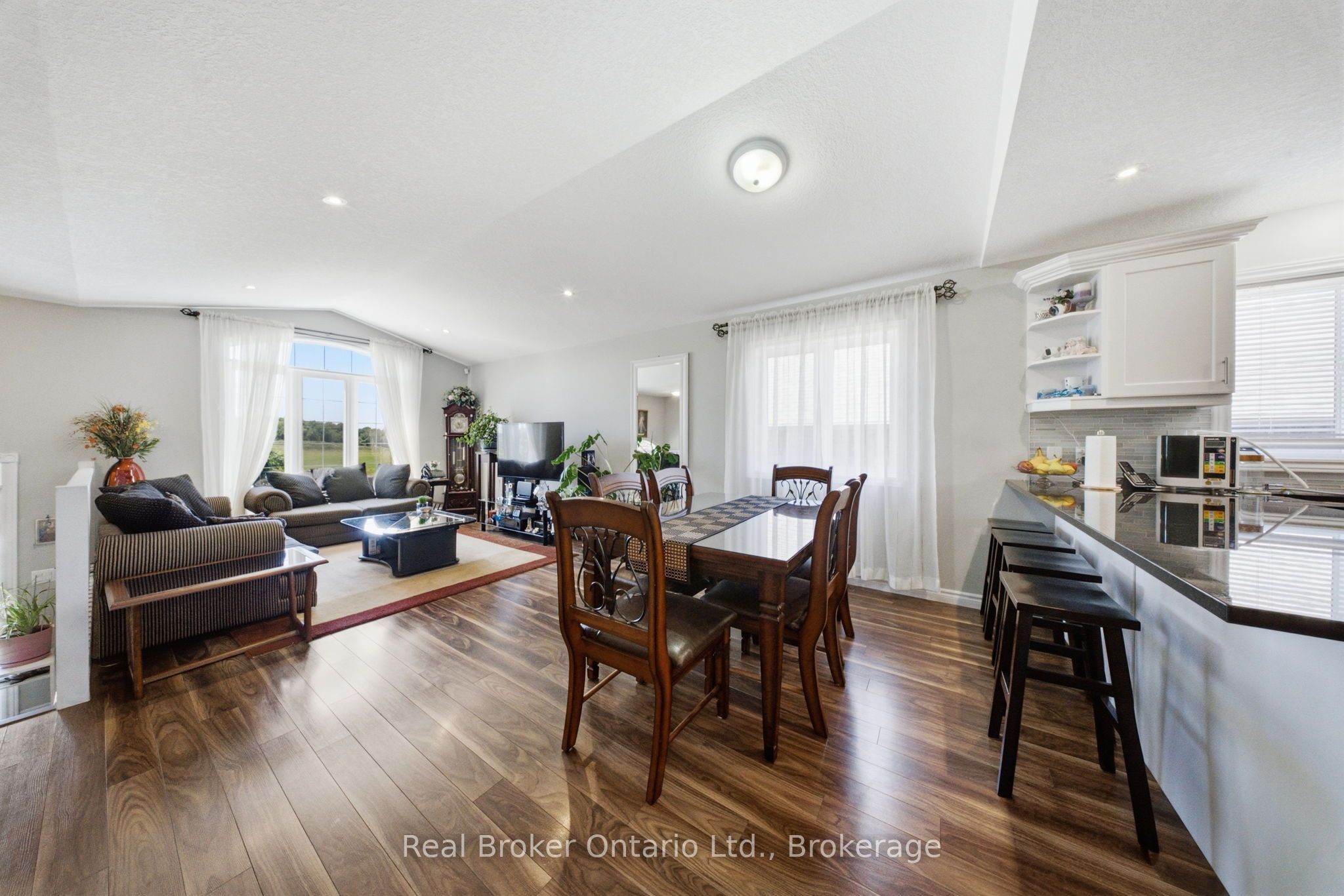 360 Dover Avenue Property Photo 11