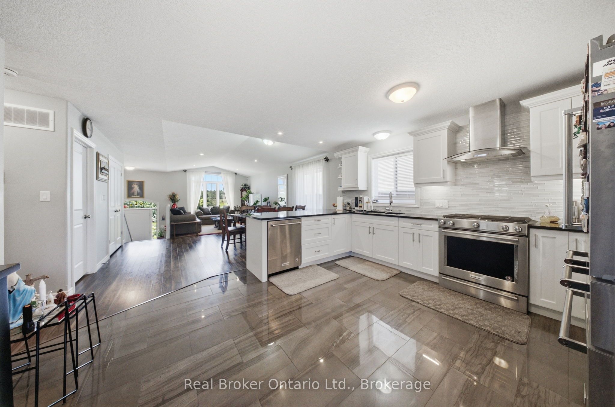 360 Dover Avenue Property Photo 15