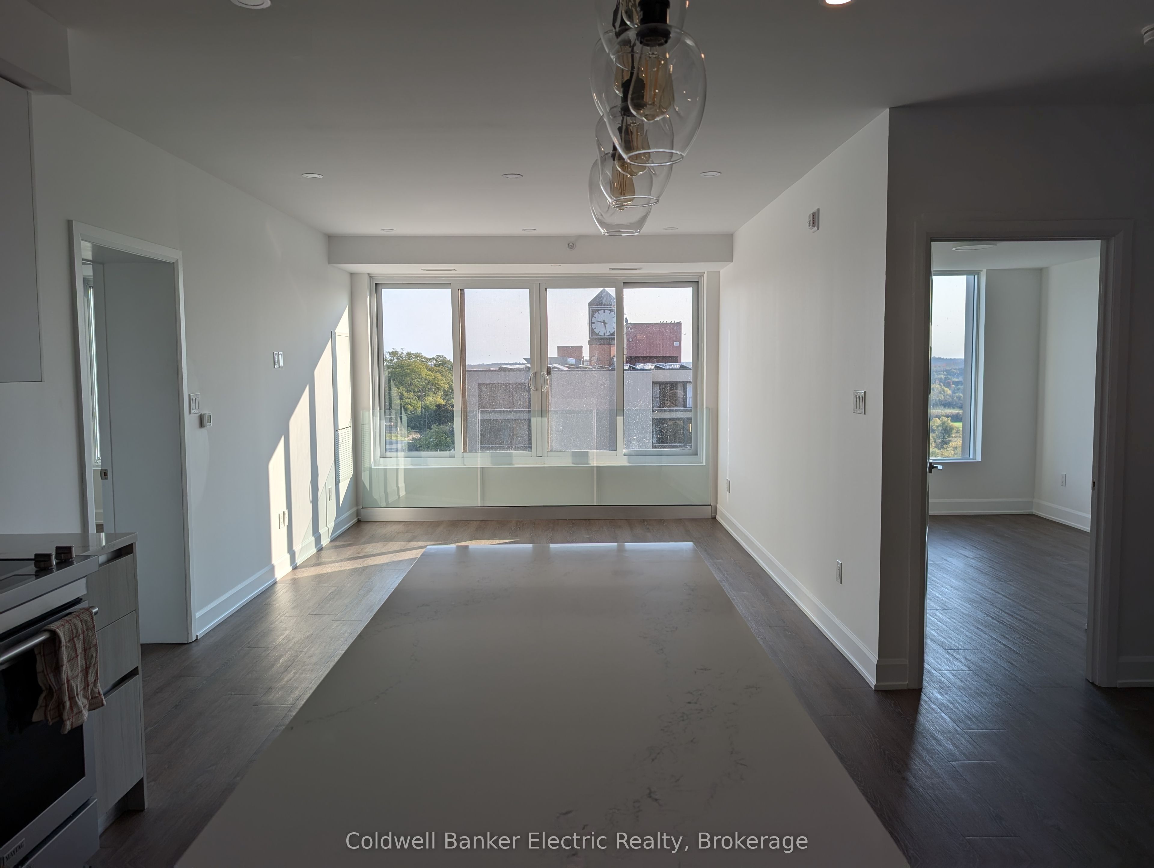 195 Hunter Street E 802 Property Photo 5