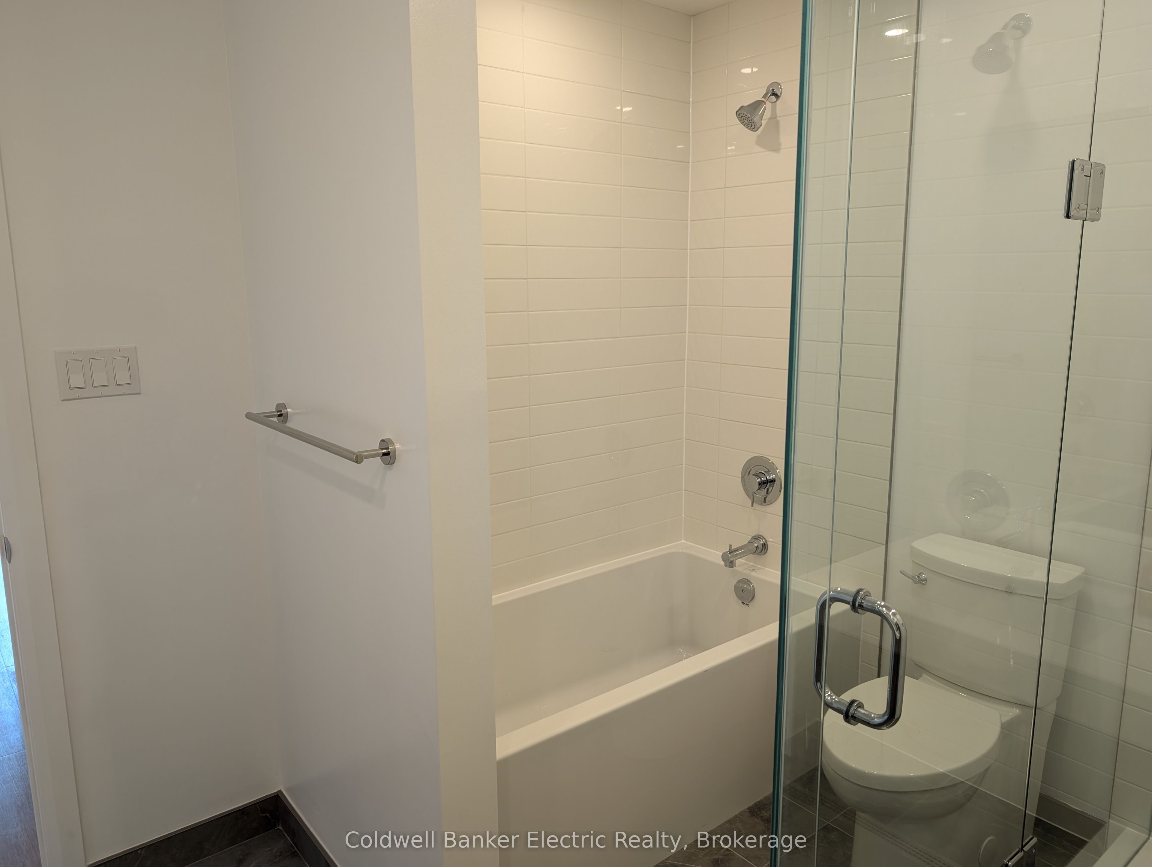 195 Hunter Street E 802 Property Photo 9