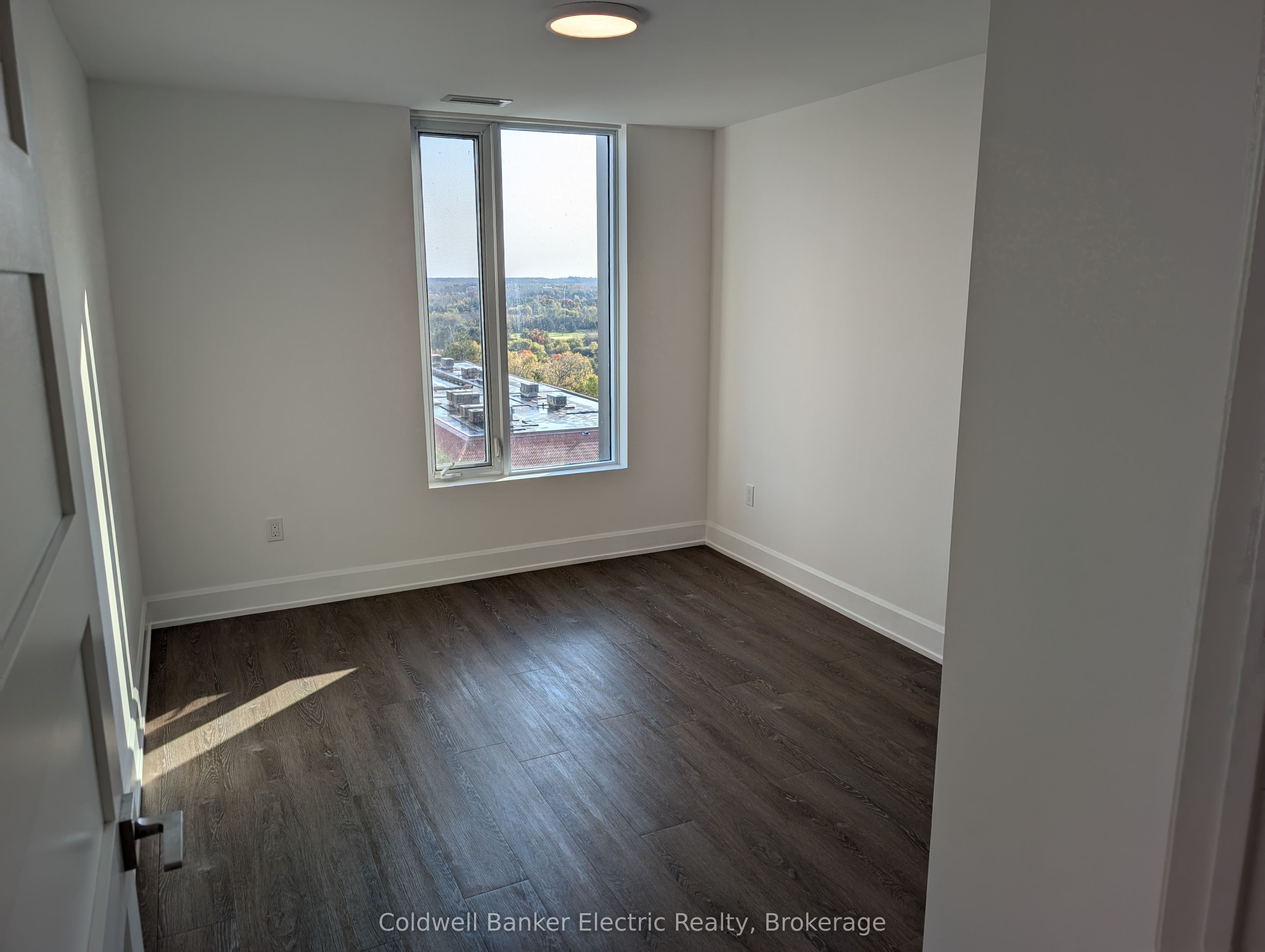195 Hunter Street E 802 Property Photo 11