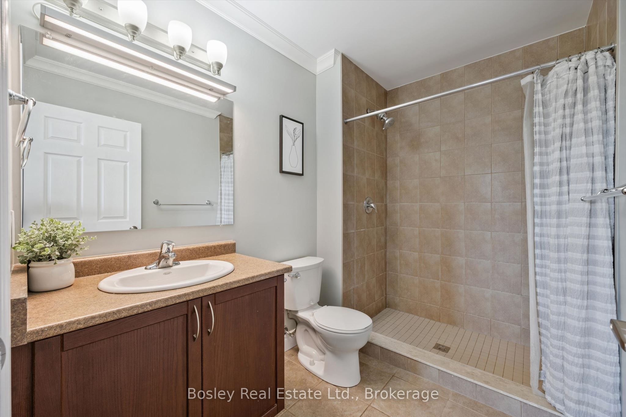 2 Colonial Drive 314 Property Photo 11