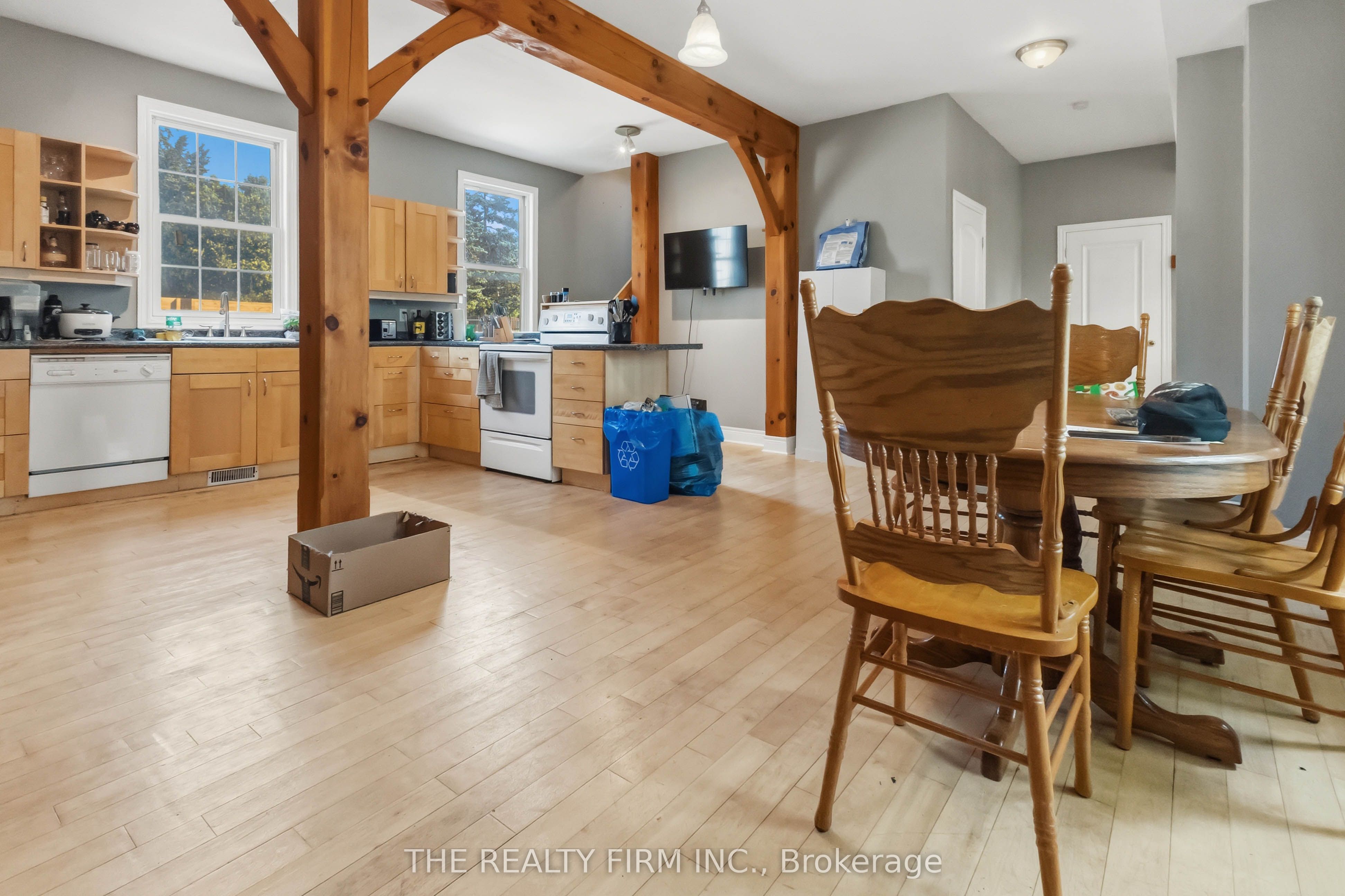 340 Riverside Drive Property Photo 6