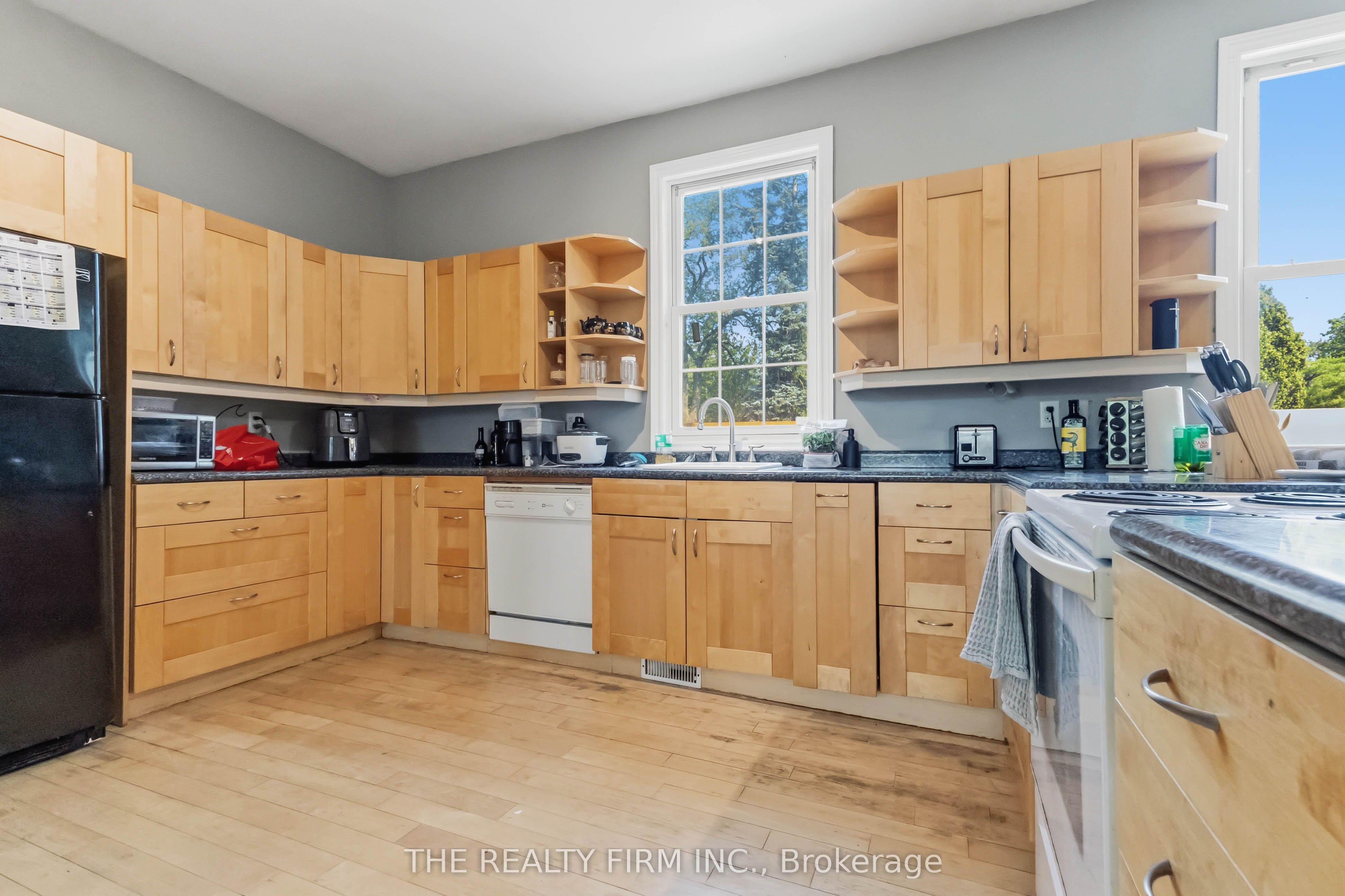 340 Riverside Drive Property Photo 11