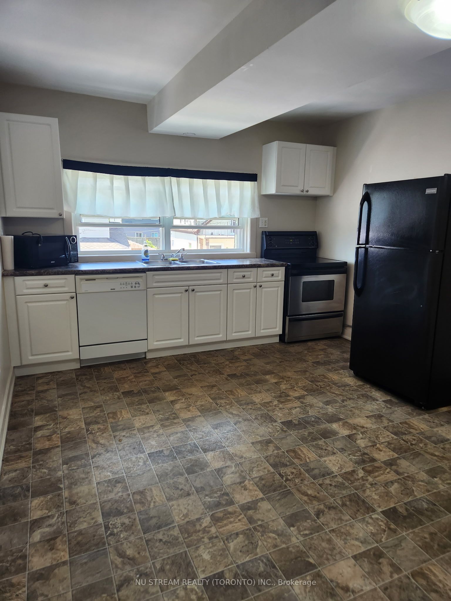 5696 Buchanan Avenue Upper Property Photo 1
