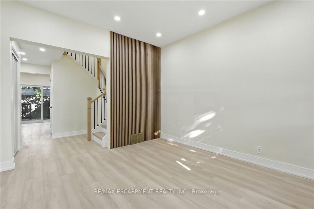 9 Alice Street Property Photo 6