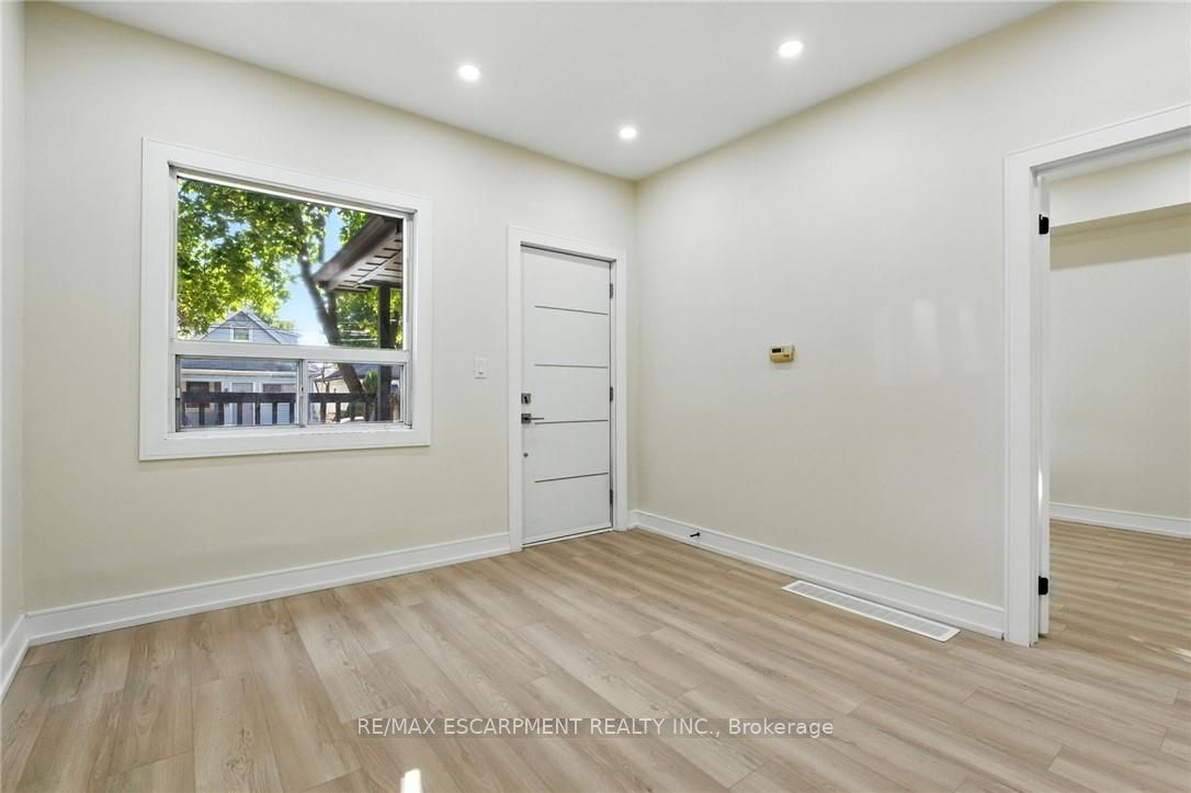 9 Alice Street Property Photo 10