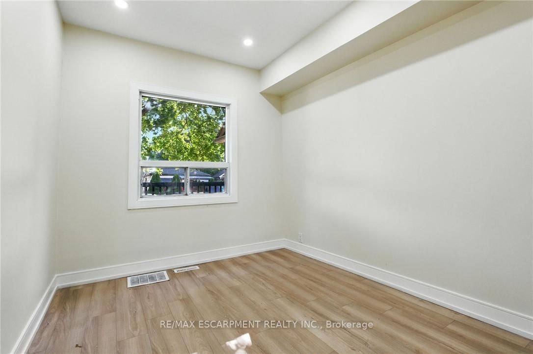9 Alice Street Property Photo 11
