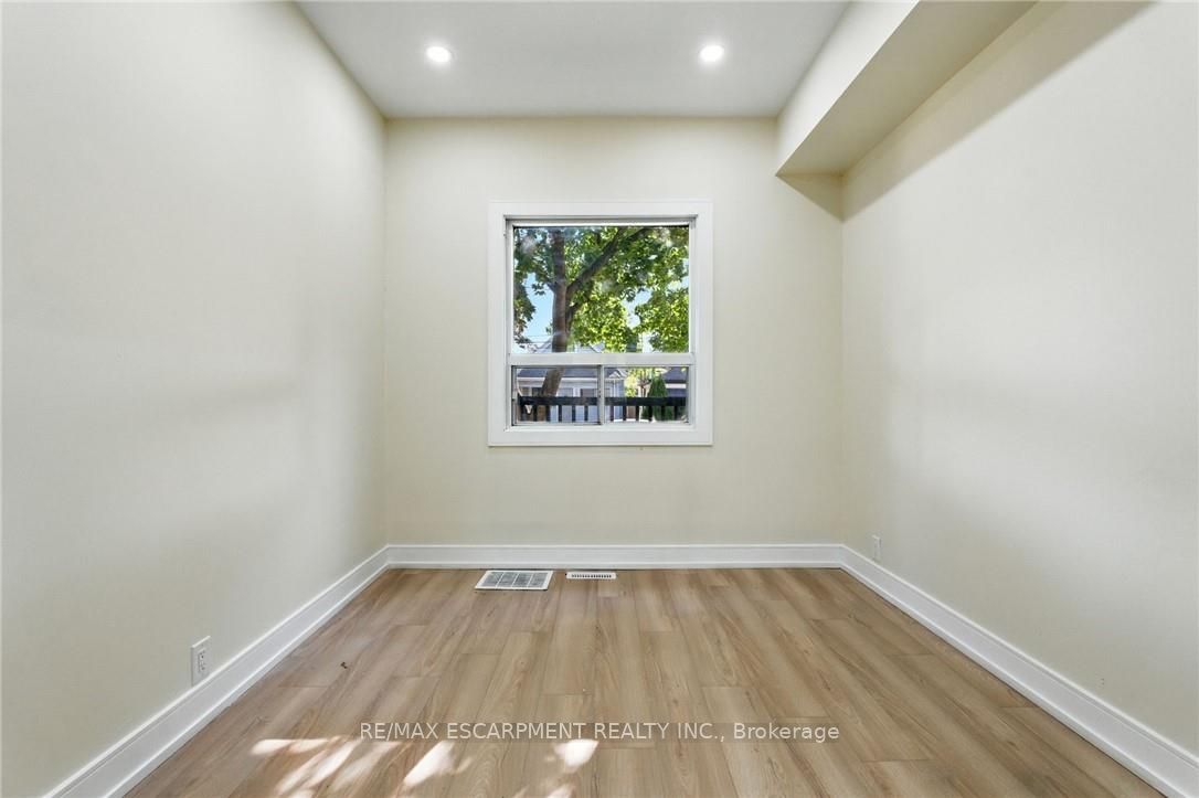 9 Alice Street Property Photo 13