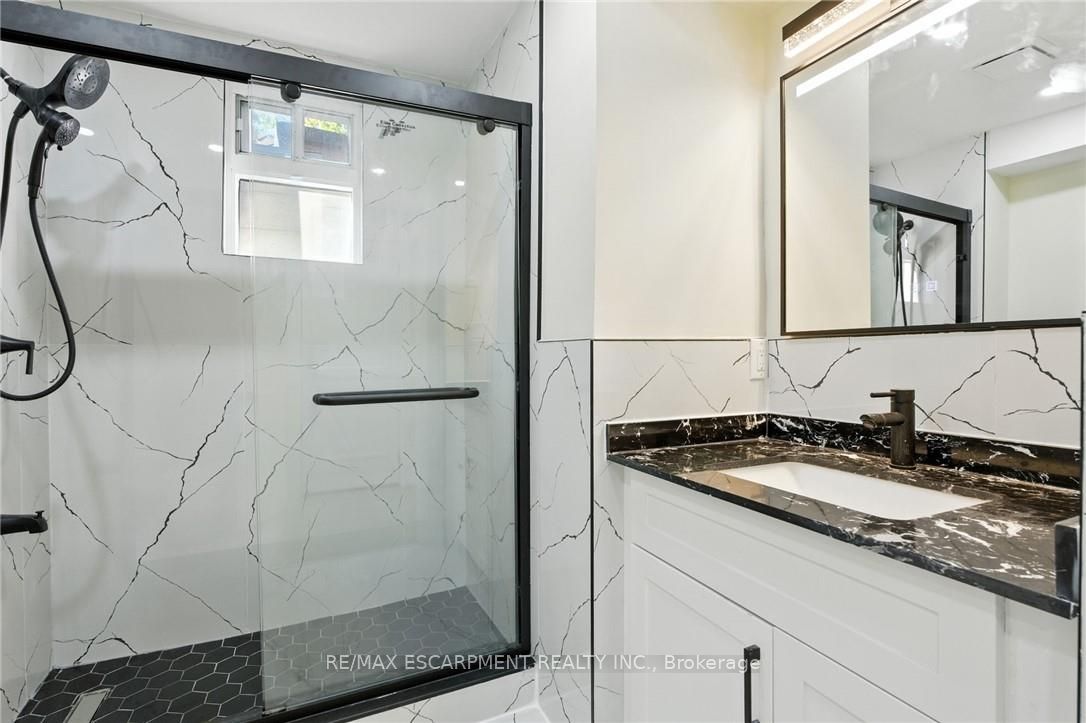 9 Alice Street Property Photo 17