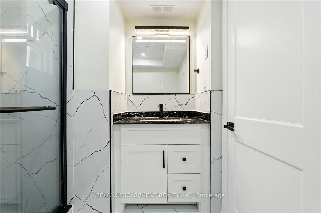 9 Alice Street Property Photo 18