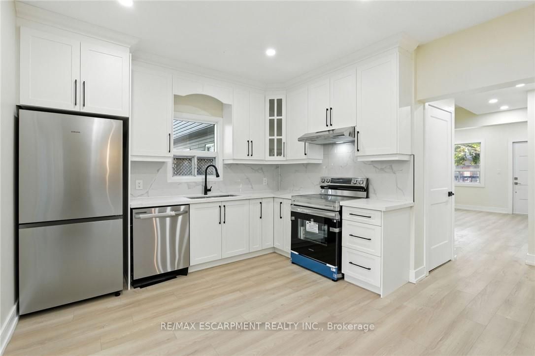 9 Alice Street Property Photo 21