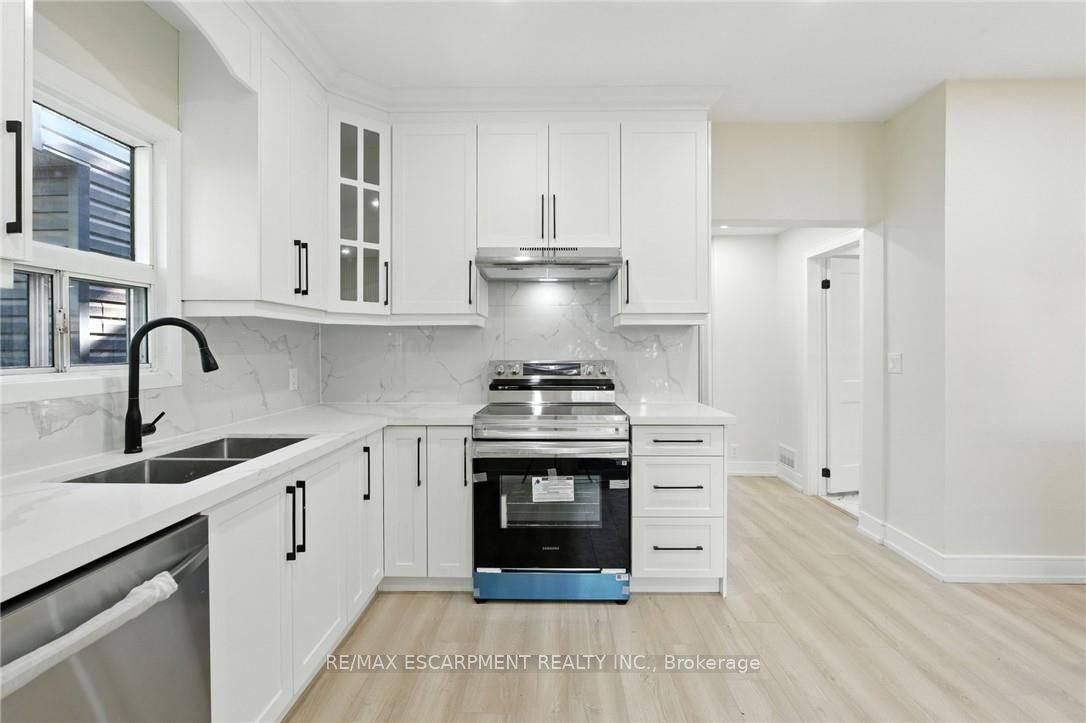 9 Alice Street Property Photo 22