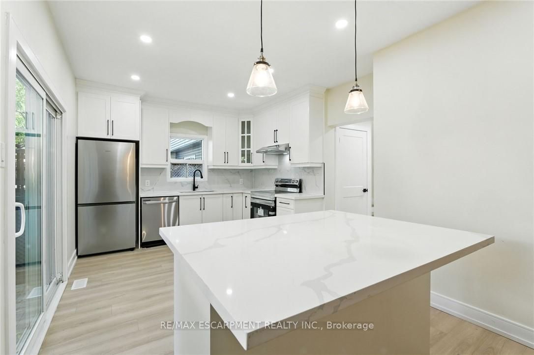 9 Alice Street Property Photo 25