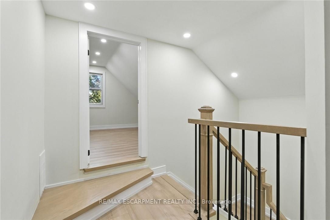 9 Alice Street Property Photo 28
