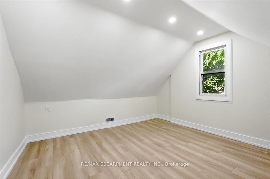9 Alice Street Property Photo 30