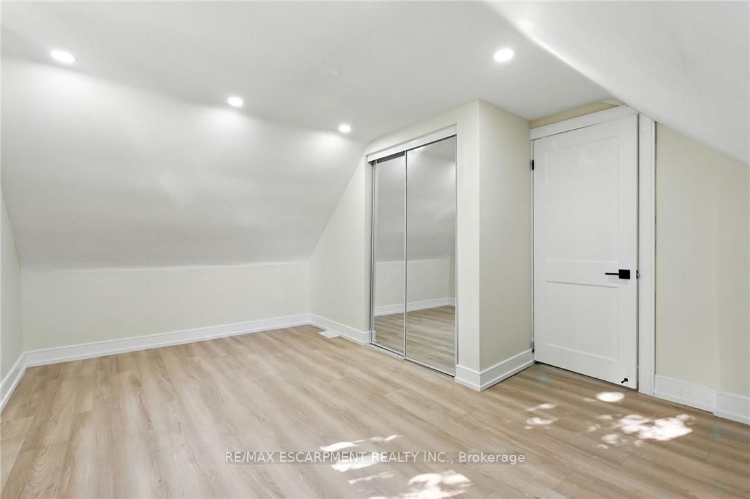 9 Alice Street Property Photo 34
