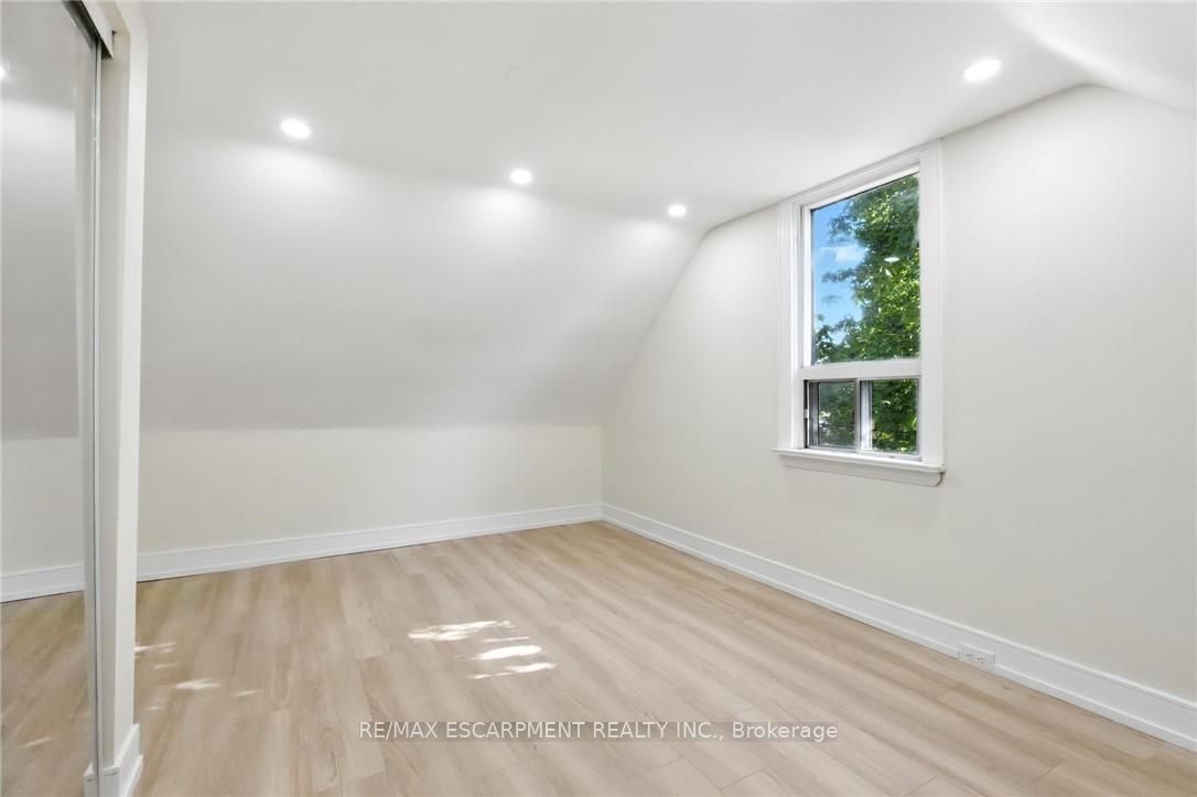9 Alice Street Property Photo 35