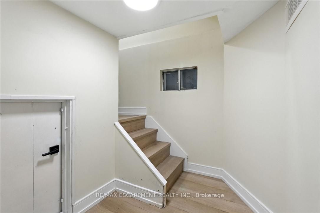 9 Alice Street Property Photo 38