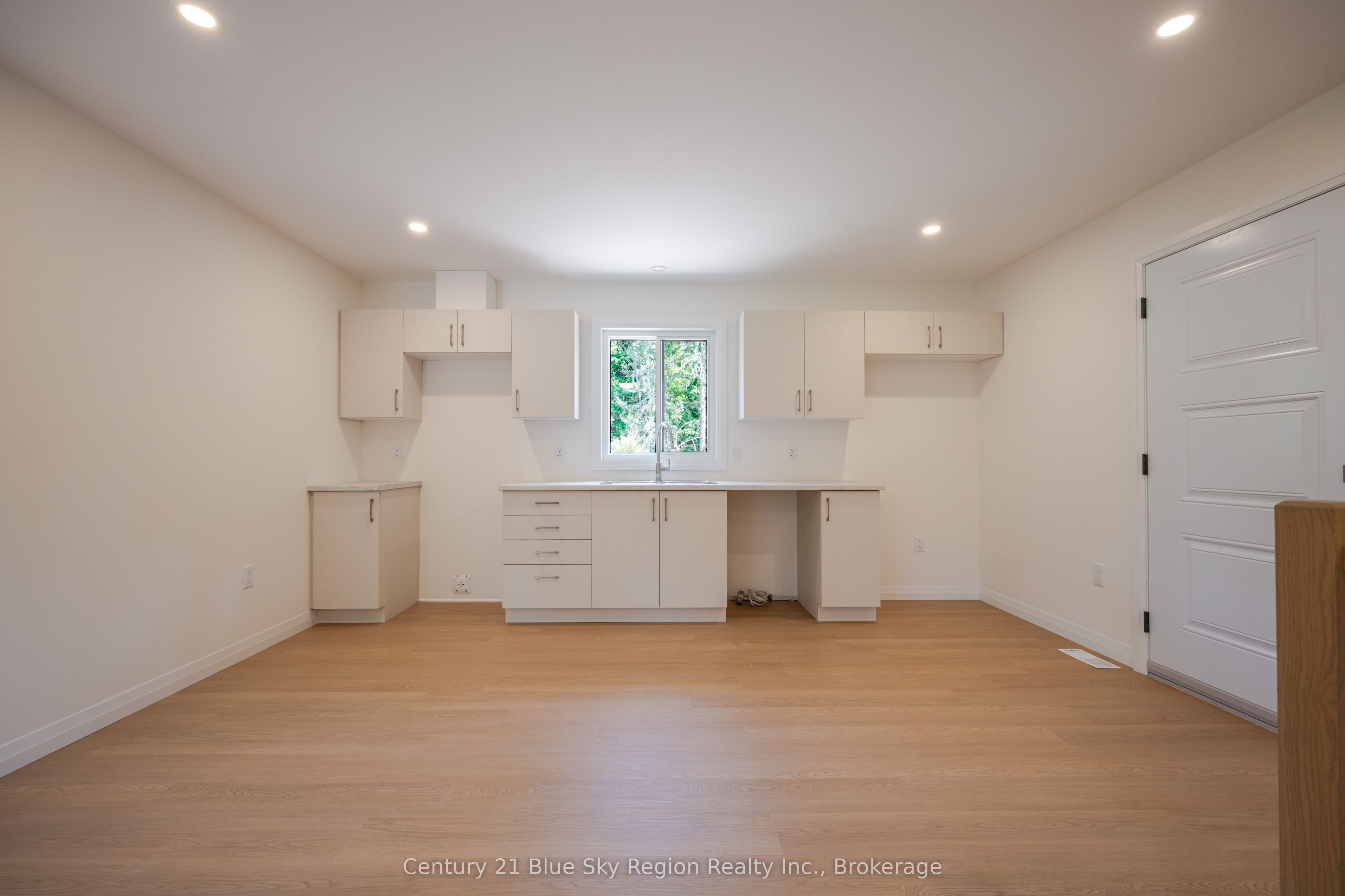 112 Riverside Drive Property Photo 7