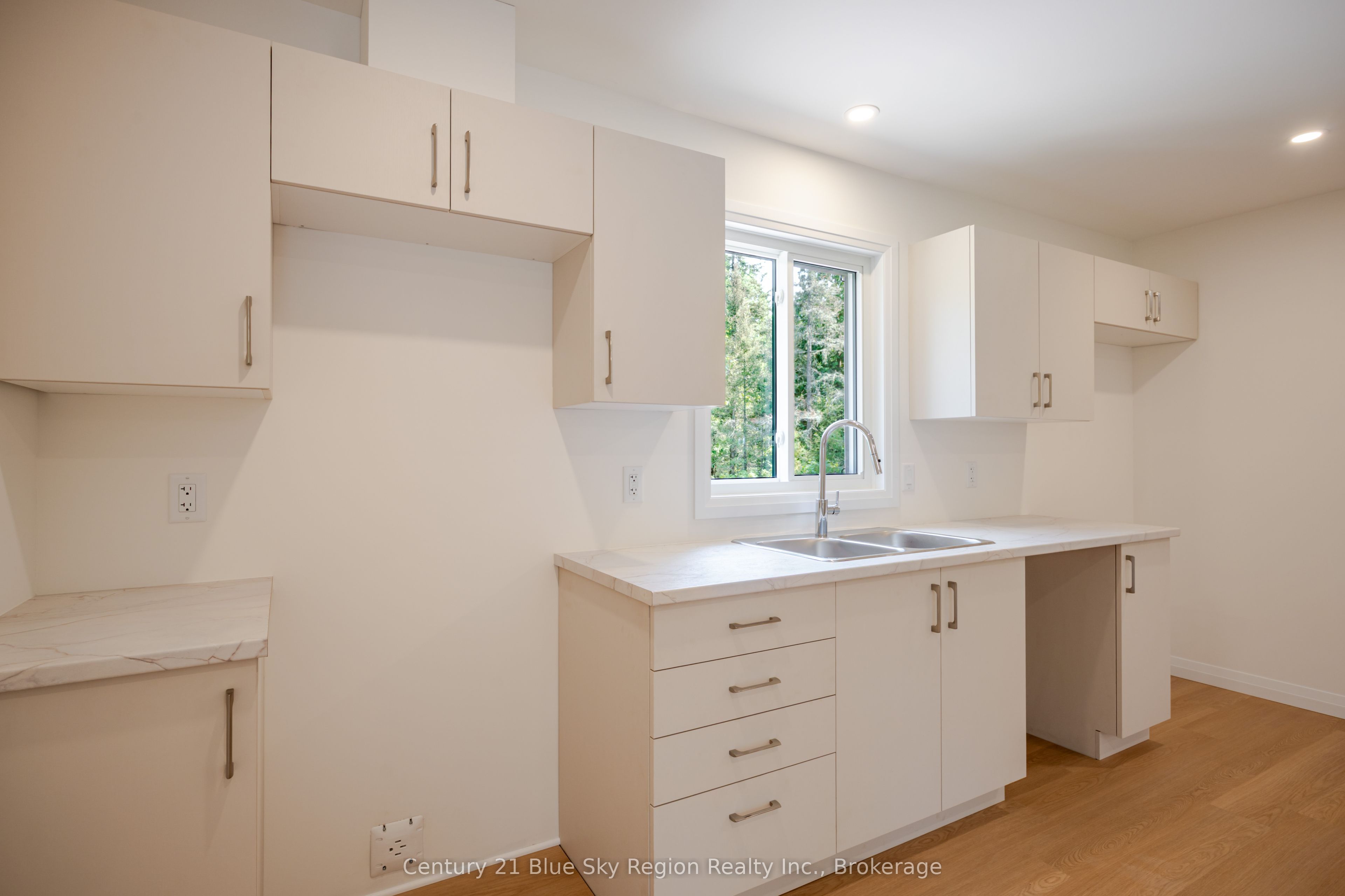 112 Riverside Drive Property Photo 8