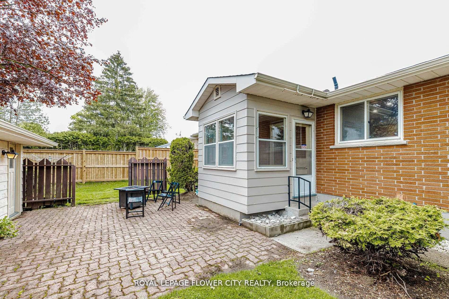 15 Cumberland Crescent Property Photo 2