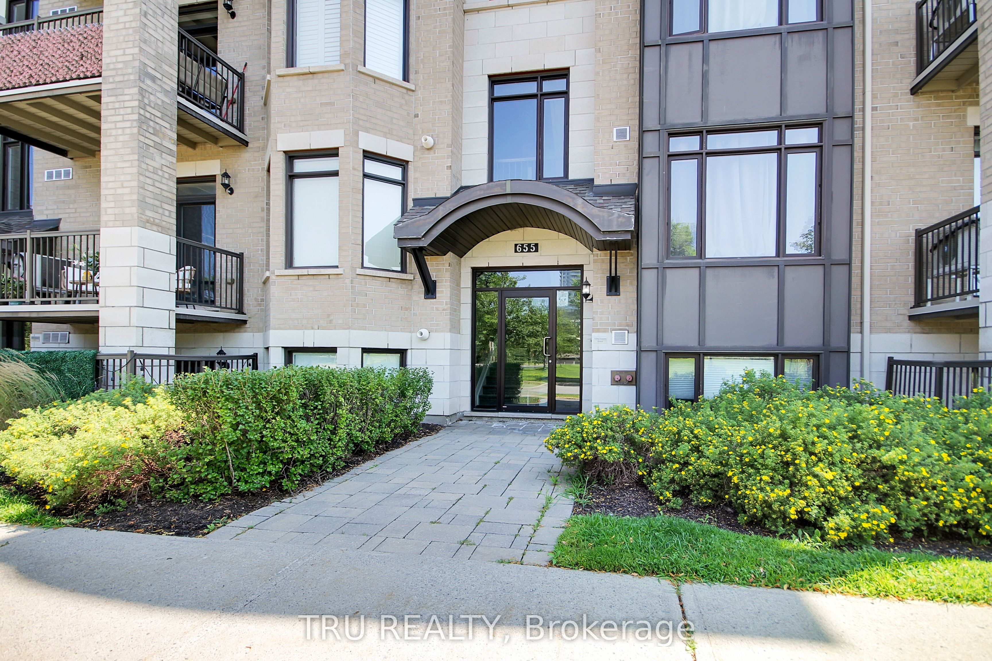 655 Beauparc Private 404 Property Photo 2