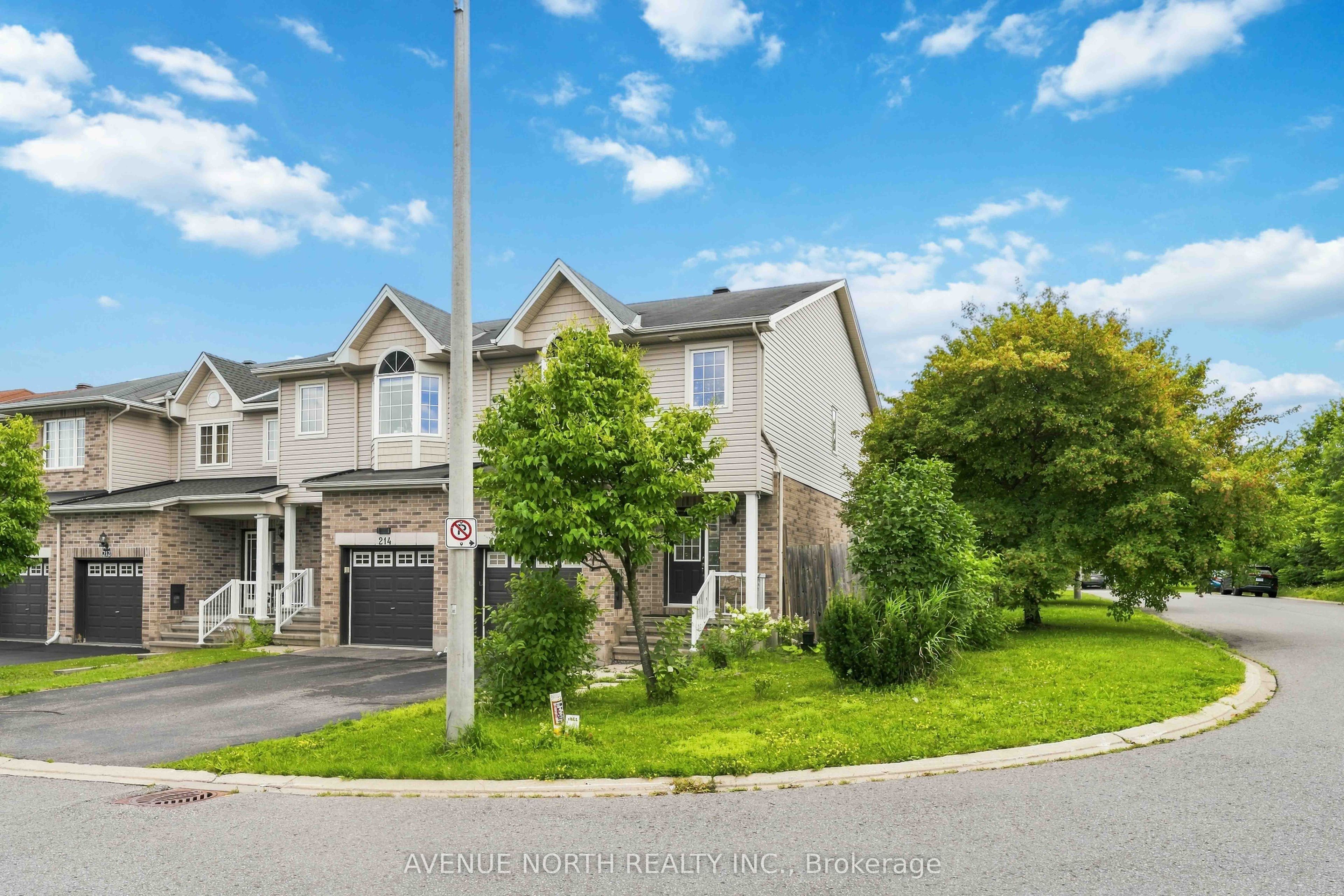 216 Cityview Crescent Property Photo 1