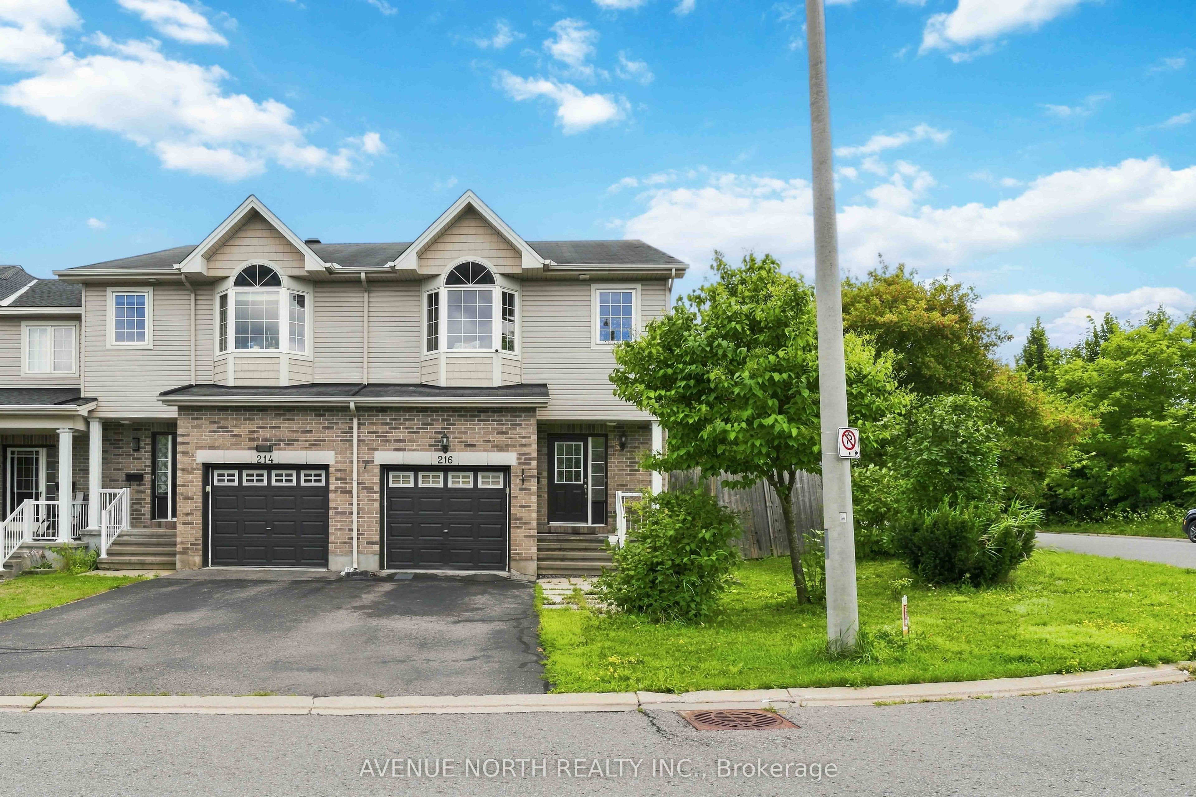216 Cityview Crescent Property Photo 2