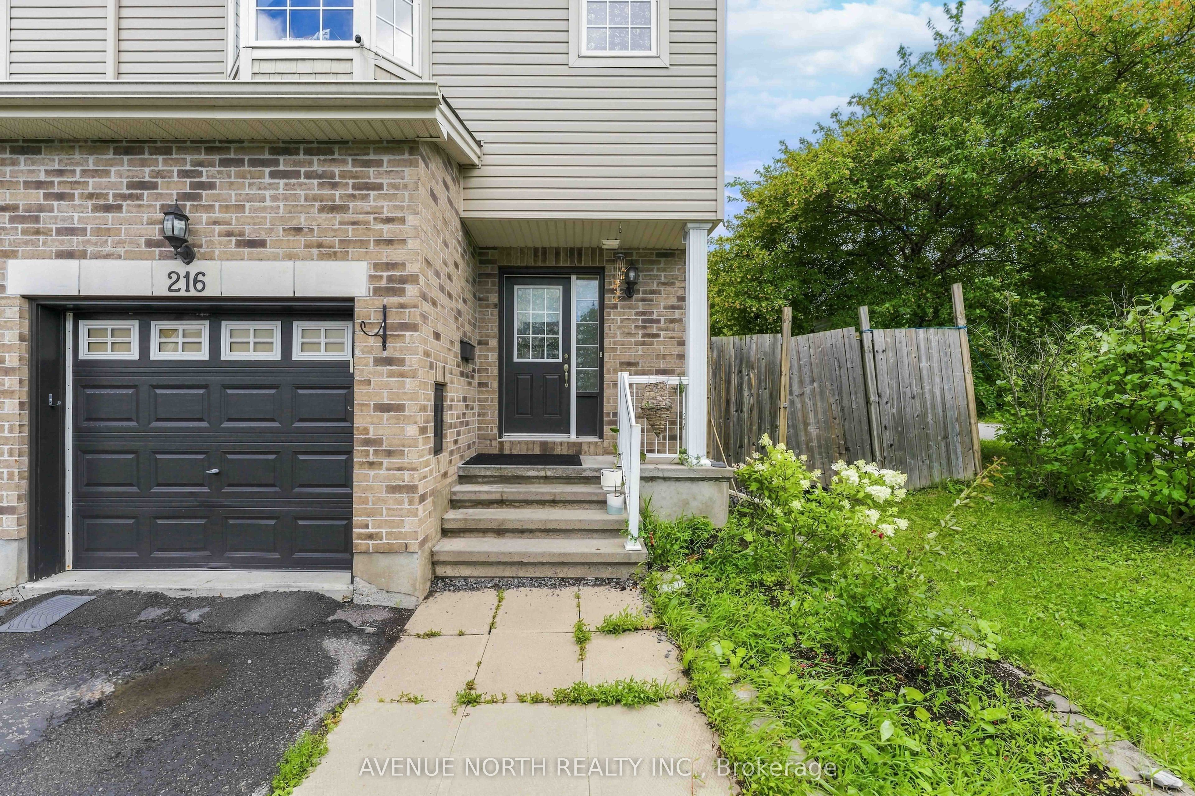 216 Cityview Crescent Property Photo 4